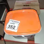 01 BALDE DE SELADOR ACRÍLICO DE 16L MARCA RENOCRIL. (NO ESTADO) ATENÇÃO! FAZER A VISITAÇÃO ANTES DE ARREMATAR, NÃO SABEMOS SE FUNCIONA, LEILÃO NÃO TEM GARANTIA E NEM DEVOLUÇÃO, SUJEITO A POSSÍVEIS AVARIAS VISÍVEIS/OCULTAS E/OU AUSÊNCIA DE COMPONENTES.