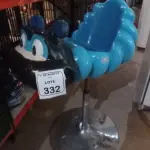 01 BANQUETA INFANTIL PARA BARBEIROS. (NO ESTADO) ATENÇÃO! FAZER A VISITAÇÃO ANTES DE ARREMATAR, NÃO SABEMOS SE FUNCIONA, LEILÃO NÃO TEM GARANTIA E NEM DEVOLUÇÃO, SUJEITO A POSSÍVEIS AVARIAS VISÍVEIS/OCULTAS E/OU AUSÊNCIA DE COMPONENTES.