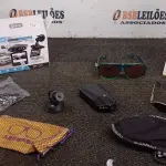 01 CÂMERA VEICULAR E 02 ÓCULOS DE SOL MARCAS ABSURDA CALIXTO E HOT BUTTERED. (NO ESTADO) ATENÇÃO! FAZER A VISITAÇÃO ANTES DE ARREMATAR, NÃO SABEMOS SE FUNCIONA, LEILÃO NÃO TEM GARANTIA E NEM DEVOLUÇÃO, SUJEITO A POSSÍVEIS AVARIAS VISÍVEIS/OCULTAS E/OU AUSÊNCIA DE COMPONENTES.