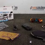 01 CÂMERA VEICULAR E 02 ÓCULOS DE SOL MARCAS ABSURDA CALIXTO E HOT BUTTERED. (NO ESTADO) ATENÇÃO! FAZER A VISITAÇÃO ANTES DE ARREMATAR, NÃO SABEMOS SE FUNCIONA, LEILÃO NÃO TEM GARANTIA E NEM DEVOLUÇÃO, SUJEITO A POSSÍVEIS AVARIAS VISÍVEIS/OCULTAS E/OU AUSÊNCIA DE COMPONENTES.
