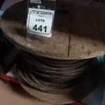 01 CARRETEL COM APROXIMADAMENTE 115M DE FIO EM ALUMÍNIO ISOLADO PRETO 0,95MM. (NO ESTADO) ATENÇÃO! FAZER A VISITAÇÃO ANTES DE ARREMATAR, NÃO SABEMOS SE FUNCIONA, LEILÃO NÃO TEM GARANTIA E NEM DEVOLUÇÃO, SUJEITO A POSSÍVEIS AVARIAS VISÍVEIS/OCULTAS E/OU AUSÊNCIA DE COMPONENTES.
