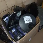 01 CAIXA COM VÁRIAS BASES DE MONITORES DE ELETRÔNICOS DIVERSOS. (NO ESTADO) ATENÇÃO! FAZER A VISITAÇÃO ANTES DE ARREMATAR, NÃO SABEMOS SE FUNCIONA, LEILÃO NÃO TEM GARANTIA E NEM DEVOLUÇÃO, SUJEITO A POSSÍVEIS AVARIAS VISÍVEIS/OCULTAS E/OU AUSÊNCIA DE COMPONENTES.