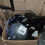 01 CAIXA COM VÁRIAS BASES DE MONITORES DE ELETRÔNICOS DIVERSOS. (NO ESTADO) ATENÇÃO! FAZER A VISITAÇÃO ANTES DE ARREMATAR, NÃO SABEMOS SE FUNCIONA, LEILÃO NÃO TEM GARANTIA E NEM DEVOLUÇÃO, SUJEITO A POSSÍVEIS AVARIAS VISÍVEIS/OCULTAS E/OU AUSÊNCIA DE COMPONENTES.