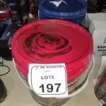 01 BALDE DE TINTA DE PISOS ACRÍLICA NA COR VERMELHO SEGURANÇA FOSCO DE 18L MARCA RENNER. (NO ESTADO) ATENÇÃO! FAZER A VISITAÇÃO ANTES DE ARREMATAR, NÃO SABEMOS SE FUNCIONA, LEILÃO NÃO TEM GARANTIA E NEM DEVOLUÇÃO, SUJEITO A POSSÍVEIS AVARIAS VISÍVEIS/OCULTAS E/OU AUSÊNCIA DE COMPONENTES.