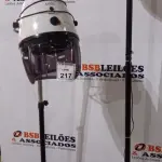 01 LUSTRE ALTO E 01 SECADOR DE CABELO PROFISSIONAL. (NO ESTADO) ATENÇÃO! FAZER A VISITAÇÃO ANTES DE ARREMATAR, NÃO SABEMOS SE FUNCIONA, LEILÃO NÃO TEM GARANTIA E NEM DEVOLUÇÃO, SUJEITO A POSSÍVEIS AVARIAS VISÍVEIS/OCULTAS E/OU AUSÊNCIA DE COMPONENTES.