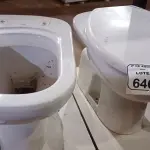 02 VASOS SANITÁRIOS. (NO ESTADO) ATENÇÃO! FAZER A VISITAÇÃO ANTES DE ARREMATAR, NÃO SABEMOS SE FUNCIONA, LEILÃO NÃO TEM GARANTIA E NEM DEVOLUÇÃO, SUJEITO A POSSÍVEIS AVARIAS VISÍVEIS/OCULTAS E/OU AUSÊNCIA DE COMPONENTES.