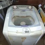 01 MÁQUINA DE LAVAR 220V 11KG MARCA COLORMAQ. (NO ESTADO) ATENÇÃO! FAZER A VISITAÇÃO ANTES DE ARREMATAR, NÃO SABEMOS SE FUNCIONA, LEILÃO NÃO TEM GARANTIA E NEM DEVOLUÇÃO, SUJEITO A POSSÍVEIS AVARIAS VISÍVEIS/OCULTAS E/OU AUSÊNCIA DE COMPONENTES.