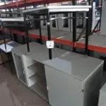 01 ARMÁRIO EM MADEIRA 02 PORTAS E 01 COMPARTIMENTO COM 02 PRATELEIRAS DE 0,95X1,87X0,62CM E 01 MESA TRAPEZOIDAL. (NO ESTADO) ATENÇÃO! FAZER A VISITAÇÃO ANTES DE ARREMATAR, NÃO SABEMOS SE FUNCIONA, LEILÃO NÃO TEM GARANTIA E NEM DEVOLUÇÃO, SUJEITO A POSSÍVEIS AVARIAS VISÍVEIS/OCULTAS E/OU AUSÊNCIA DE COMPONENTES.