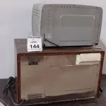 01 FORNO ELÉTRICO MACA BRITÂNIA E 01 FORNO DE MICRO-ONDAS MODELO PROSDÓCIMO MARCA SANYO. (NO ESTADO) ATENÇÃO! FAZER A VISITAÇÃO ANTES DE ARREMATAR, NÃO SABEMOS SE FUNCIONA, LEILÃO NÃO TEM GARANTIA E NEM DEVOLUÇÃO, SUJEITO A POSSÍVEIS AVARIAS VISÍVEIS/OCULTAS E/OU AUSÊNCIA DE COMPONENTES.
