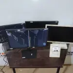 04 MONITORES DE MARCAS E MODELOS DIVERSOS. (NO ESTADO) ATENÇÃO! FAZER A VISITAÇÃO ANTES DE ARREMATAR, NÃO SABEMOS SE FUNCIONA, LEILÃO NÃO TEM GARANTIA E NEM DEVOLUÇÃO, SUJEITO A POSSÍVEIS AVARIAS VISÍVEIS/OCULTAS E/OU AUSÊNCIA DE COMPONENTES.