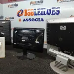 03 MONITORES DE MARCAS E MODELOS DIVERSOS. (NO ESTADO) ATENÇÃO! FAZER A VISITAÇÃO ANTES DE ARREMATAR, NÃO SABEMOS SE FUNCIONA, LEILÃO NÃO TEM GARANTIA E NEM DEVOLUÇÃO, SUJEITO A POSSÍVEIS AVARIAS VISÍVEIS/OCULTAS E/OU AUSÊNCIA DE COMPONENTES.