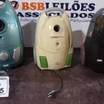 03 ASPIRADORES DE PÓ INCOMPLETOS DE MARCAS E MODELOS DIVERSOS. (NO ESTADO) ATENÇÃO! FAZER A VISITAÇÃO ANTES DE ARREMATAR, NÃO SABEMOS SE FUNCIONA, LEILÃO NÃO TEM GARANTIA E NEM DEVOLUÇÃO, SUJEITO A POSSÍVEIS AVARIAS VISÍVEIS/OCULTAS E/OU AUSÊNCIA DE COMPONENTES.