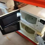 02 MICRO-ONDAS MARCA PANASONIC. (NO ESTADO) ATENÇÃO! FAZER A VISITAÇÃO ANTES DE ARREMATAR, NÃO SABEMOS SE FUNCIONA, LEILÃO NÃO TEM GARANTIA E NEM DEVOLUÇÃO, SUJEITO A POSSÍVEIS AVARIAS VISÍVEIS/OCULTAS E/OU AUSÊNCIA DE COMPONENTES.