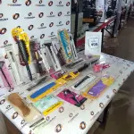 01 LOTE COM UTENSÍLIOS DE HIGIENE E CUIDADOS PESSOAIS DIVERSOS. (NO ESTADO) ATENÇÃO! FAZER A VISITAÇÃO ANTES DE ARREMATAR, NÃO SABEMOS SE FUNCIONA, LEILÃO NÃO TEM GARANTIA E NEM DEVOLUÇÃO, SUJEITO A POSSÍVEIS AVARIAS VISÍVEIS/OCULTAS E/OU AUSÊNCIA DE COMPONENTES.