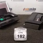  02 IMPRESSORAS HP OFFICEJET 100 MOBILI PRINTER.  (NO ESTADO) ATENÇÃO! FAZER A VISITAÇÃO ANTES DE ARREMATAR, NÃO SABEMOS SE FUNCIONA, LEILÃO NÃO TEM GARANTIA E NEM DEVOLUÇÃO, SUJEITO A POSSÍVEIS AVARIAS VISÍVEIS/OCULTAS E/OU AUSÊNCIA DE COMPONENTES.