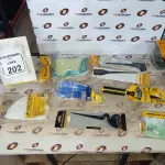01 LOTE COM UTENSÍLIOS DE HIGIENE E CUIDADOS PESSOAIS DIVERSOS. (NO ESTADO) ATENÇÃO! FAZER A VISITAÇÃO ANTES DE ARREMATAR, NÃO SABEMOS SE FUNCIONA, LEILÃO NÃO TEM GARANTIA E NEM DEVOLUÇÃO, SUJEITO A POSSÍVEIS AVARIAS VISÍVEIS/OCULTAS E/OU AUSÊNCIA DE COMPONENTES.