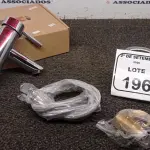 01 TORNEIRA MISTURADOR MARCA PRIZI COM ACESSÓRIOS. (NO ESTADO) ATENÇÃO! FAZER A VISITAÇÃO ANTES DE ARREMATAR, NÃO SABEMOS SE FUNCIONA, LEILÃO NÃO TEM GARANTIA E NEM DEVOLUÇÃO, SUJEITO A POSSÍVEIS AVARIAS VISÍVEIS/OCULTAS E/OU AUSÊNCIA DE COMPONENTES.