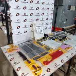 01 LOTE COM UTENSÍLIOS DE HIGIENE E CUIDADOS PESSOAIS DIVERSOS. (NO ESTADO) ATENÇÃO! FAZER A VISITAÇÃO ANTES DE ARREMATAR, NÃO SABEMOS SE FUNCIONA, LEILÃO NÃO TEM GARANTIA E NEM DEVOLUÇÃO, SUJEITO A POSSÍVEIS AVARIAS VISÍVEIS/OCULTAS E/OU AUSÊNCIA DE COMPONENTES.