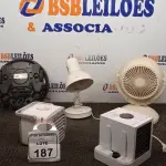 01 ASPIRADOR ROBÔ, 01 LUMINÁRIA DE MESA E 05 VENTILADORES PORTÁTEIS. (NO ESTADO) ATENÇÃO! FAZER A VISITAÇÃO ANTES DE ARREMATAR, NÃO SABEMOS SE FUNCIONA, LEILÃO NÃO TEM GARANTIA E NEM DEVOLUÇÃO, SUJEITO A POSSÍVEIS AVARIAS VISÍVEIS/OCULTAS E/OU AUSÊNCIA DE COMPONENTES.