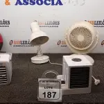 01 ASPIRADOR ROBÔ, 01 LUMINÁRIA DE MESA E 05 VENTILADORES PORTÁTEIS. (NO ESTADO) ATENÇÃO! FAZER A VISITAÇÃO ANTES DE ARREMATAR, NÃO SABEMOS SE FUNCIONA, LEILÃO NÃO TEM GARANTIA E NEM DEVOLUÇÃO, SUJEITO A POSSÍVEIS AVARIAS VISÍVEIS/OCULTAS E/OU AUSÊNCIA DE COMPONENTES.