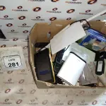 01 CAIXA COM LUMINÁRIAS, ROTEADORES, TELEFONES E MATERIAIS DIVERSOS. (NO ESTADO) ATENÇÃO! FAZER A VISITAÇÃO ANTES DE ARREMATAR, NÃO SABEMOS SE FUNCIONA, LEILÃO NÃO TEM GARANTIA E NEM DEVOLUÇÃO, SUJEITO A POSSÍVEIS AVARIAS VISÍVEIS/OCULTAS E/OU AUSÊNCIA DE COMPONENTES.