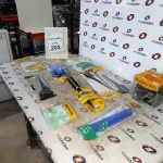 01 LOTE COM UTENSÍLIOS DE HIGIENE E CUIDADOS PESSOAIS DIVERSOS. (NO ESTADO) ATENÇÃO! FAZER A VISITAÇÃO ANTES DE ARREMATAR, NÃO SABEMOS SE FUNCIONA, LEILÃO NÃO TEM GARANTIA E NEM DEVOLUÇÃO, SUJEITO A POSSÍVEIS AVARIAS VISÍVEIS/OCULTAS E/OU AUSÊNCIA DE COMPONENTES.