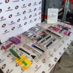 01 LOTE COM UTENSÍLIOS DE HIGIENE E CUIDADOS PESSOAIS DIVERSOS. (NO ESTADO) ATENÇÃO! FAZER A VISITAÇÃO ANTES DE ARREMATAR, NÃO SABEMOS SE FUNCIONA, LEILÃO NÃO TEM GARANTIA E NEM DEVOLUÇÃO, SUJEITO A POSSÍVEIS AVARIAS VISÍVEIS/OCULTAS E/OU AUSÊNCIA DE COMPONENTES.