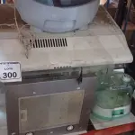 01 COIFA DE PAREDE EM AÇO INOX COM PAINEL DE VIDRO MARCAR SUGGAR, 01 UMIDIFICADOR DE AR, 01 MASSAGEADOR PARA PÉS, 01 BEBEDOR PARA GARRAFÃO E 01 DEPURADOR DE AR. (NO ESTADO) ATENÇÃO! FAZER A VISITAÇÃO ANTES DE ARREMATAR, NÃO SABEMOS SE FUNCIONA, LEILÃO NÃO TEM GARANTIA E NEM DEVOLUÇÃO, SUJEITO A POSSÍVEIS AVARIAS VISÍVEIS/OCULTAS E/OU AUSÊNCIA DE COMPONENTES.