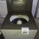 01 MÁQUINA DE LAVAR 5KG 220V MARCA BRASTEMP. (NO ESTADO) ATENÇÃO! FAZER A VISITAÇÃO ANTES DE ARREMATAR, NÃO SABEMOS SE FUNCIONA, LEILÃO NÃO TEM GARANTIA E NEM DEVOLUÇÃO, SUJEITO A POSSÍVEIS AVARIAS VISÍVEIS/OCULTAS E/OU AUSÊNCIA DE COMPONENTES.