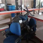06 CADEIRAS DE ESCRITÓRIO. (NO ESTADO) ATENÇÃO! FAZER A VISITAÇÃO ANTES DE ARREMATAR, NÃO SABEMOS SE FUNCIONA, LEILÃO NÃO TEM GARANTIA E NEM DEVOLUÇÃO, SUJEITO A POSSÍVEIS AVARIAS VISÍVEIS/OCULTAS E/OU AUSÊNCIA DE COMPONENTES.