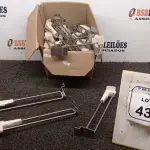 01 CAIXA C/ GANCHO EXPOSITOR PARA PRATELEIRA. (NO ESTADO) ATENÇÃO! FAZER A VISITAÇÃO ANTES DE ARREMATAR, NÃO SABEMOS SE FUNCIONA, LEILÃO NÃO TEM GARANTIA E NEM DEVOLUÇÃO, SUJEITO A POSSÍVEIS AVARIAS VISÍVEIS/OCULTAS E/OU AUSÊNCIA DE COMPONENTES.