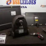 01 TV 32’’ MARCA SAMSUNG, 01 MONITOR MARCA LG, 02 TWEETER E 01 ASPIRADOR DE PÓ INCOMPLETO. (NO ESTADO) ATENÇÃO! FAZER A VISITAÇÃO ANTES DE ARREMATAR, NÃO SABEMOS SE FUNCIONA, LEILÃO NÃO TEM GARANTIA E NEM DEVOLUÇÃO, SUJEITO A POSSÍVEIS AVARIAS VISÍVEIS/OCULTAS E/OU AUSÊNCIA DE COMPONENTES.
