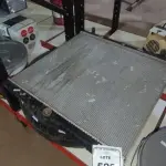 01 RODA DE CARRO COM PNEU 215/75R16C E 01 RÁDIADOR VEICULAR. (NO ESTADO) ATENÇÃO! FAZER A VISITAÇÃO ANTES DE ARREMATAR, NÃO SABEMOS SE FUNCIONA, LEILÃO NÃO TEM GARANTIA E NEM DEVOLUÇÃO, SUJEITO A POSSÍVEIS AVARIAS VISÍVEIS/OCULTAS E/OU AUSÊNCIA DE COMPONENTES.