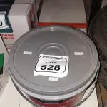 01 BALDE DE TINTA PVA NA COR PALHA DE 14L MARCA MISTERLAR. (NO ESTADO) ATENÇÃO! FAZER A VISITAÇÃO ANTES DE ARREMATAR, NÃO SABEMOS SE FUNCIONA, LEILÃO NÃO TEM GARANTIA E NEM DEVOLUÇÃO, SUJEITO A POSSÍVEIS AVARIAS VISÍVEIS/OCULTAS E/OU AUSÊNCIA DE COMPONENTES.