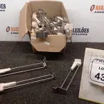 01 CAIXA C/ GANCHO EXPOSITOR PARA PRATELEIRA. (NO ESTADO) ATENÇÃO! FAZER A VISITAÇÃO ANTES DE ARREMATAR, NÃO SABEMOS SE FUNCIONA, LEILÃO NÃO TEM GARANTIA E NEM DEVOLUÇÃO, SUJEITO A POSSÍVEIS AVARIAS VISÍVEIS/OCULTAS E/OU AUSÊNCIA DE COMPONENTES.