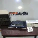 01 IMPRESSORA MODELO DESKJET 1115 MARCA HP, 02 MONITORES E 01 EXPOSITOR PEQUENO. (NO ESTADO) ATENÇÃO! FAZER A VISITAÇÃO ANTES DE ARREMATAR, NÃO SABEMOS SE FUNCIONA, LEILÃO NÃO TEM GARANTIA E NEM DEVOLUÇÃO, SUJEITO A POSSÍVEIS AVARIAS VISÍVEIS/OCULTAS E/OU AUSÊNCIA DE COMPONENTES.