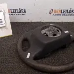 01 VOLANTE CITRÖEN C4 LOUNGE. (NO ESTADO) ATENÇÃO! FAZER A VISITAÇÃO ANTES DE ARREMATAR, NÃO SABEMOS SE FUNCIONA, LEILÃO NÃO TEM GARANTIA E NEM DEVOLUÇÃO, SUJEITO A POSSÍVEIS AVARIAS VISÍVEIS/OCULTAS E/OU AUSÊNCIA DE COMPONENTES.