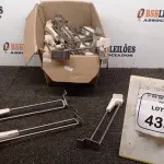 01 CAIXA C/ GANCHO EXPOSITOR PARA PRATELEIRA. (NO ESTADO) ATENÇÃO! FAZER A VISITAÇÃO ANTES DE ARREMATAR, NÃO SABEMOS SE FUNCIONA, LEILÃO NÃO TEM GARANTIA E NEM DEVOLUÇÃO, SUJEITO A POSSÍVEIS AVARIAS VISÍVEIS/OCULTAS E/OU AUSÊNCIA DE COMPONENTES.