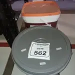 01 BALDE DE TINTA PVA NA COR MARFIM DE 16L MARCA MISTERLAR. (NO ESTADO) ATENÇÃO! FAZER A VISITAÇÃO ANTES DE ARREMATAR, NÃO SABEMOS SE FUNCIONA, LEILÃO NÃO TEM GARANTIA E NEM DEVOLUÇÃO, SUJEITO A POSSÍVEIS AVARIAS VISÍVEIS/OCULTAS E/OU AUSÊNCIA DE COMPONENTES.