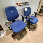 02 CADEIRAS DE ESCRITÓRIO GIRATÓRIAS. (NO ESTADO) ATENÇÃO! FAZER A VISITAÇÃO ANTES DE ARREMATAR, NÃO SABEMOS SE FUNCIONA, LEILÃO NÃO TEM GARANTIA E NEM DEVOLUÇÃO, SUJEITO A POSSÍVEIS AVARIAS VISÍVEIS/OCULTAS E/OU AUSÊNCIA DE COMPONENTES.