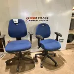 02 CADEIRAS DE ESCRITÓRIO GIRATÓRIAS. (NO ESTADO) ATENÇÃO! FAZER A VISITAÇÃO ANTES DE ARREMATAR, NÃO SABEMOS SE FUNCIONA, LEILÃO NÃO TEM GARANTIA E NEM DEVOLUÇÃO, SUJEITO A POSSÍVEIS AVARIAS VISÍVEIS/OCULTAS E/OU AUSÊNCIA DE COMPONENTES.