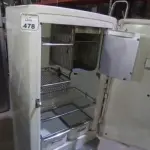01 GELADEIRA DE 1947 MARCA GENERAL ELECTRIC. (NO ESTADO) ATENÇÃO! FAZER A VISITAÇÃO ANTES DE ARREMATAR, NÃO SABEMOS SE FUNCIONA, LEILÃO NÃO TEM GARANTIA E NEM DEVOLUÇÃO, SUJEITO A POSSÍVEIS AVARIAS VISÍVEIS/OCULTAS E/OU AUSÊNCIA DE COMPONENTES.
