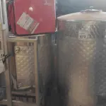 01 SISTEMA DE BRASSAGEM MODELO SPEIDEL BRAUMEISTER, 01 TANQUE DE FERMENTAÇÃO E ARMAZENAGEM DE 525L MARCA SPEIDEL, 01 BARRIL DE CHOPP DE 50L MARCA AMBEV, 03 LEITEIRAS E 02 BAGS PARA ENTREGADORES. (NO ESTADO) ATENÇÃO! FAZER A VISITAÇÃO ANTES DE ARREMATAR, NÃO SABEMOS SE FUNCIONA, LEILÃO NÃO TEM GARANTIA E NEM DEVOLUÇÃO, SUJEITO A POSSÍVEIS AVARIAS VISÍVEIS/OCULTAS E/OU AUSÊNCIA DE COMPONENTES.