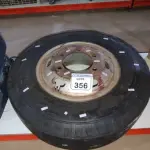 01 RODA DE CARRO COM PNEU 7.50-16LT. (NO ESTADO) ATENÇÃO! FAZER A VISITAÇÃO ANTES DE ARREMATAR, NÃO SABEMOS SE FUNCIONA, LEILÃO NÃO TEM GARANTIA E NEM DEVOLUÇÃO, SUJEITO A POSSÍVEIS AVARIAS VISÍVEIS/OCULTAS E/OU AUSÊNCIA DE COMPONENTES.