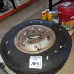 01 RODA DE CARRO COM PNEU 7.50-16LT. (NO ESTADO) ATENÇÃO! FAZER A VISITAÇÃO ANTES DE ARREMATAR, NÃO SABEMOS SE FUNCIONA, LEILÃO NÃO TEM GARANTIA E NEM DEVOLUÇÃO, SUJEITO A POSSÍVEIS AVARIAS VISÍVEIS/OCULTAS E/OU AUSÊNCIA DE COMPONENTES.
