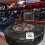 01 RODA DE CARRO COM PNEU 7.50-16LT. (NO ESTADO) ATENÇÃO! FAZER A VISITAÇÃO ANTES DE ARREMATAR, NÃO SABEMOS SE FUNCIONA, LEILÃO NÃO TEM GARANTIA E NEM DEVOLUÇÃO, SUJEITO A POSSÍVEIS AVARIAS VISÍVEIS/OCULTAS E/OU AUSÊNCIA DE COMPONENTES.