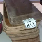 40 PLACAS DE MADEIRA. (NO ESTADO) ATENÇÃO! FAZER A VISITAÇÃO ANTES DE ARREMATAR, NÃO SABEMOS SE FUNCIONA, LEILÃO NÃO TEM GARANTIA E NEM DEVOLUÇÃO, SUJEITO A POSSÍVEIS AVARIAS VISÍVEIS/OCULTAS E/OU AUSÊNCIA DE COMPONENTES.