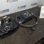 01 VOLANTE CITRÖEN C4 LOUNGE E 01 MULTIMÍDIA FORD FOCUS 2014-2016 C/ DEFEITO. (NO ESTADO) ATENÇÃO! FAZER A VISITAÇÃO ANTES DE ARREMATAR, NÃO SABEMOS SE FUNCIONA, LEILÃO NÃO TEM GARANTIA E NEM DEVOLUÇÃO, SUJEITO A POSSÍVEIS AVARIAS VISÍVEIS/OCULTAS E/OU AUSÊNCIA DE COMPONENTES.
