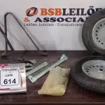 02 RODAS DE CARRINHO DE MÃO COMPLETAS. (NO ESTADO) ATENÇÃO! FAZER A VISITAÇÃO ANTES DE ARREMATAR, NÃO SABEMOS SE FUNCIONA, LEILÃO NÃO TEM GARANTIA E NEM DEVOLUÇÃO, SUJEITO A POSSÍVEIS AVARIAS VISÍVEIS/OCULTAS E/OU AUSÊNCIA DE COMPONENTES.