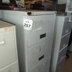 01 ARQUIVO DE AÇO COM 04 GAVETAS. (NO ESTADO) ATENÇÃO! FAZER A VISITAÇÃO ANTES DE ARREMATAR, NÃO SABEMOS SE FUNCIONA, LEILÃO NÃO TEM GARANTIA E NEM DEVOLUÇÃO, SUJEITO A POSSÍVEIS AVARIAS VISÍVEIS/OCULTAS E/OU AUSÊNCIA DE COMPONENTES.